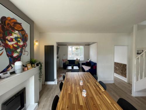 Windsor Stunning Three Bedroom House – Photos 3
