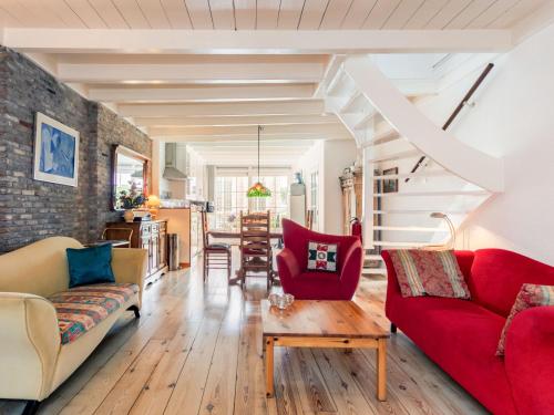 Posezení v ubytování Holiday Home Dijkhuisje by Interhome