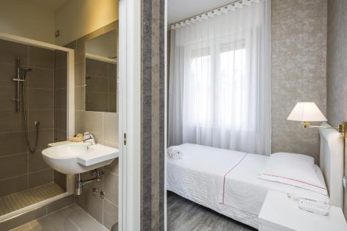Kylpyhuone majoituspaikassa Nuovo Hotel Del Porto