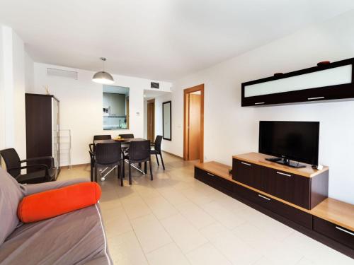 Televízia a/alebo spoločenská miestnosť v ubytovaní Apartment Marcela by Interhome