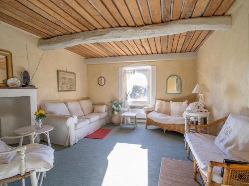 Χώρος καθιστικού στο Holiday Home Le Clermont by Interhome