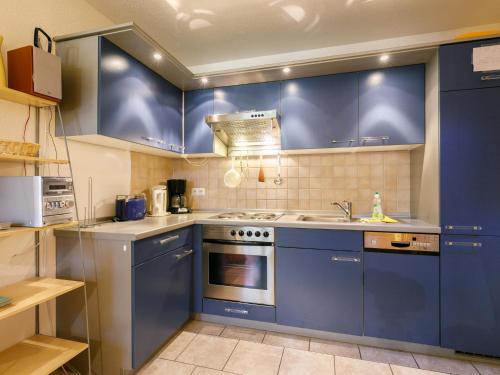 Kuchyň nebo kuchyňský kout v ubytování Apartment Moeller-2 by Interhome