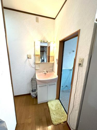 4 minute walk from the station,USJ33min KIX48min Namba10min, Convenience store, coin laundry, public bath, all 1 minute walk Kitakagaya INN OSAKA , 6 ppl, Near Namba to 10min,駅近徒歩4分一軒家貸切北加賀屋駅からなんば駅まで10分