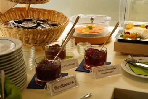 Makanan di atau berdekatan hotel