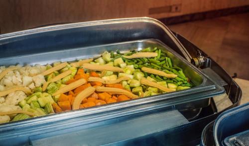 Makanan di atau berdekatan hotel