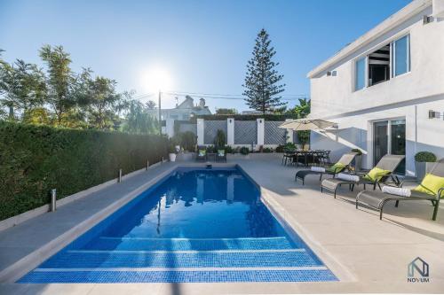 Newly Renovated 4 BDRM Villa w Pool in Top Location