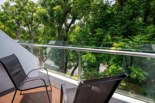 Un balcón o terraza de Rest Bugis Hotel