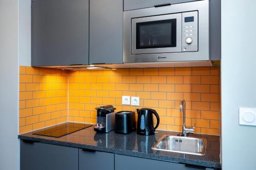 Кухня или мини-кухня в Staycity Aparthotels Marseille Centre Vieux Port

