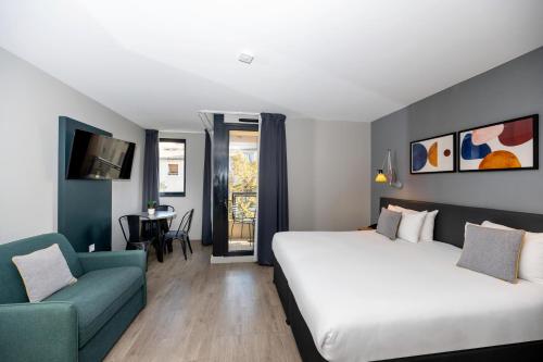 Кровать или кровати в номере Staycity Aparthotels Marseille Centre Vieux Port