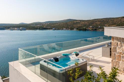 Luxury Villa Diamond Two with Pool – Photos 3