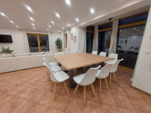 Μια τηλεόραση ή/και κέντρο ψυχαγωγίας στο Apartment Kofelblick