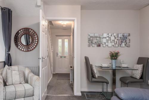 Χώρος καθιστικού στο WORCESTER Fabulous Cherry Tree Mews self check in dogs welcome by prior arrangement , 2 double bedrooms ,super fast Wi-Fi, with free off road parking for 2 vehicles near Royal Hospital and woodland walks