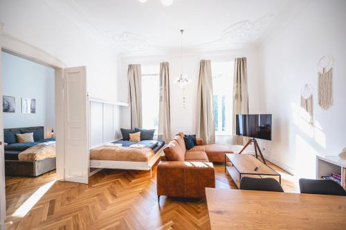 a living room with a couch and a tv at TIP! Design-Apartment in Toplage 75qm in Szeneviertel in Dresden