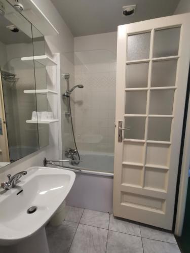 a bathroom with a sink and a shower and a tub at Château de Castel Novel Boutique Hôtel in Varetz