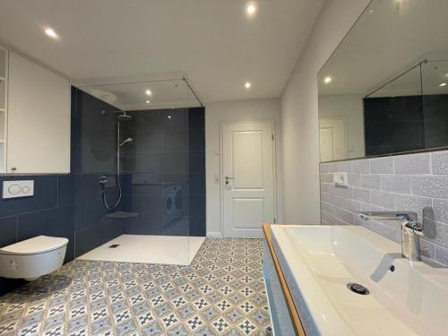 Ένα μπάνιο στο Ferienwohnung-An-t-Osterdiek