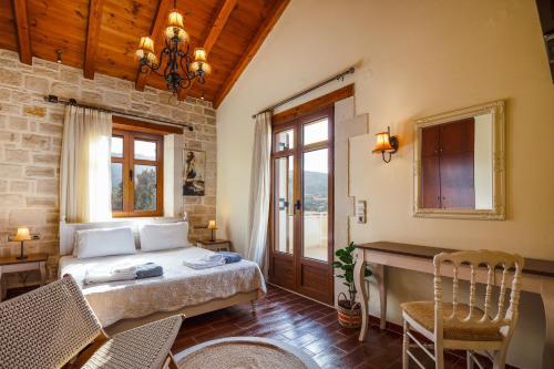 Ένα ή περισσότερα κρεβάτια σε δωμάτιο στο Saridakis Villa, a multi-generational Retreat, By ThinkVilla