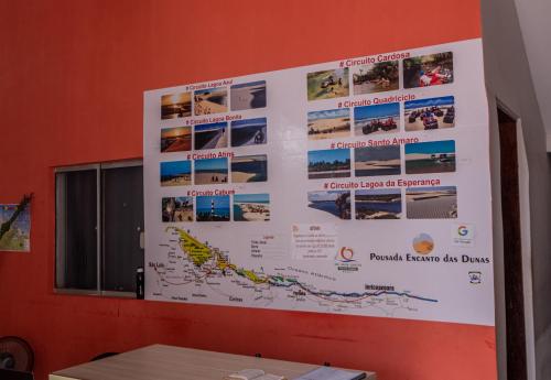 eine Wand mit einer Karte und Bildern darauf in der Unterkunft Pousada Duna Village in Barreirinhas