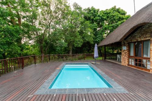 Kolam renang di atau dekat dengan Kruger Park Lodge Unit No. 253