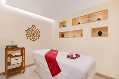 Ένα ή περισσότερα κρεβάτια σε δωμάτιο στο Lemon Tree Premier, Delhi Airport