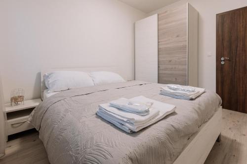 Posteľ alebo postele v izbe v ubytovaní SKAU Dunajska 58a Apt3