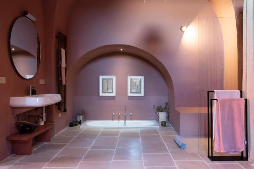 a bathroom with a bath tub and a sink at Antica Masseria le Monache in Grottaglie