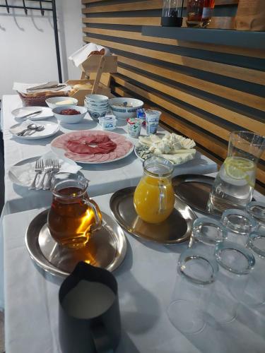 Comida en o cerca de este hotel