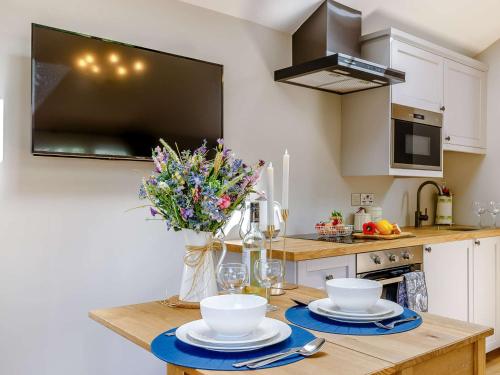 Η κουζίνα ή μικρή κουζίνα στο 1 Bed in Stanton Lees 89283