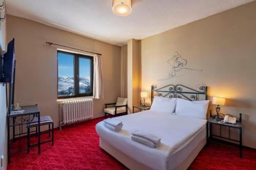 Una cama o camas en una habitación de Uludag Uslan Hotel