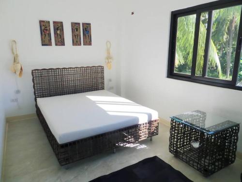 Cama de mimbre en habitación con ventana en Luxury Villa: Private Pool & Beach Retreat en Boracay