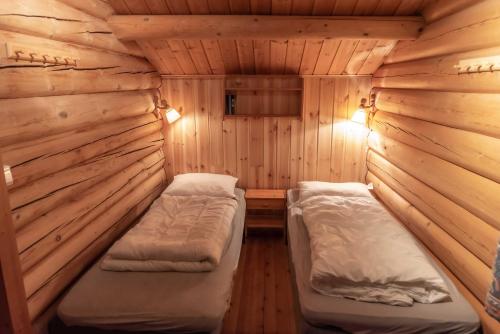 a room with two beds in a wooden cabin at Trysilfjellet sør 318 in Trysil
