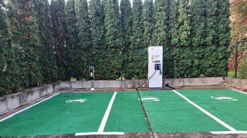 a green artificial turf tennis court with a machine at SPA Hotel Medicus in Varshets