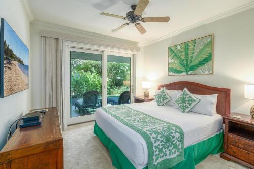 a bedroom with a bed and a window at Ho'olei Unit 12-2, Close to Pool, Walk to Beach in Wailea