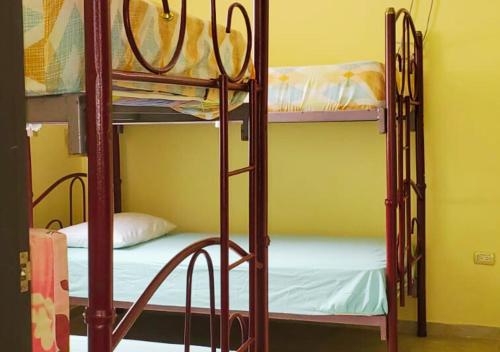 a room with two bunk beds in a room at Paraíso Costero en Alquiler in Playas