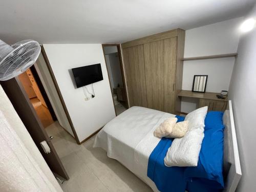 سرير أو أسرّة في غرفة في Moderno y Acogedor apartamento