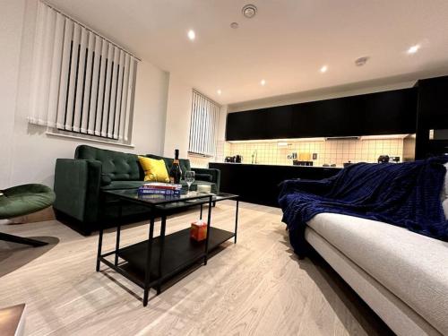 a living room with a couch and a table at Glitz and Luxury in London