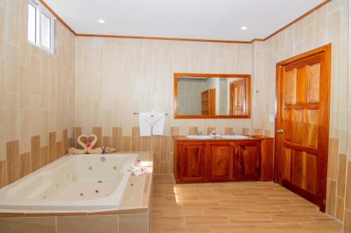 Ванная комната в Tropical Palace Hotel