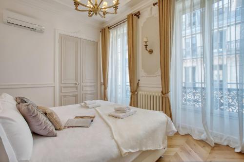 Galeries LaFayette - 7 bedrooms - lift - aircon