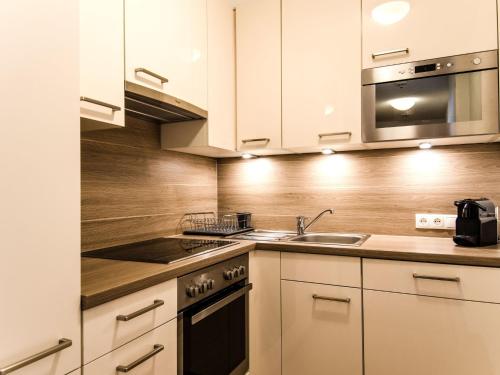 Kuhinja oz. manjša kuhinja v nastanitvi Apartment Chalet Sofie-3 by Interhome