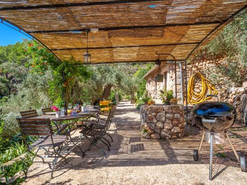 Κήπος έξω από το Holiday Home Es Seguers by Interhome