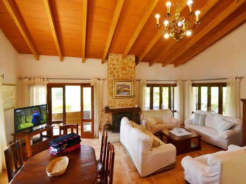 A television and/or entertainment centre at Holiday Home Roura by Interhome