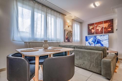 Afbeelding uit fotogalerij van L'Evasion - Sauna Jacuzzi Cinema in Tours