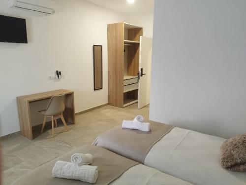 a bedroom with a bed with two towels on it at Hotel El Duende in Madridejos