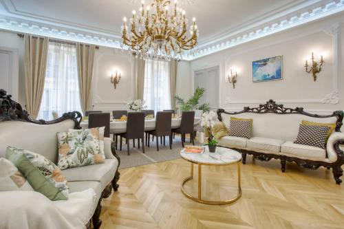 Galeries LaFayette - 7 bedrooms - lift - aircon