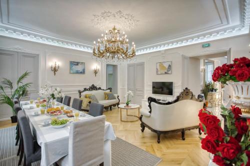 Galeries LaFayette - 7 bedrooms - lift - aircon