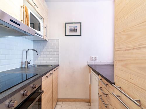 une cuisine avec un évier et un plan de travail dans l'établissement Apartment Le Grand Tichot A et B - Val Claret-17 by Interhome, à Tignes