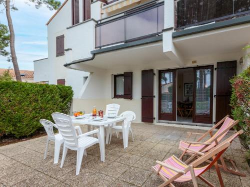 Μπαλκόνι ή βεράντα στο Apartment Hameau de Talaris-16 by Interhome
