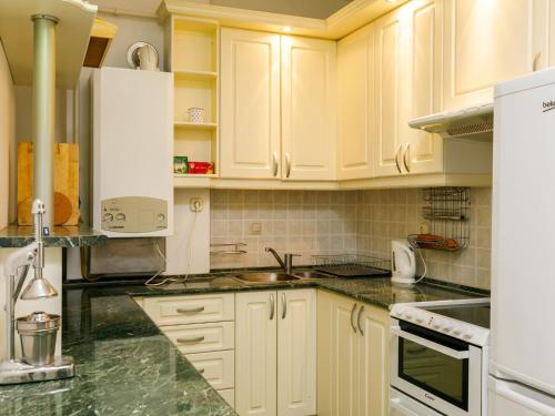 Dapur atau dapur kecil di Apartment Pamela by Interhome