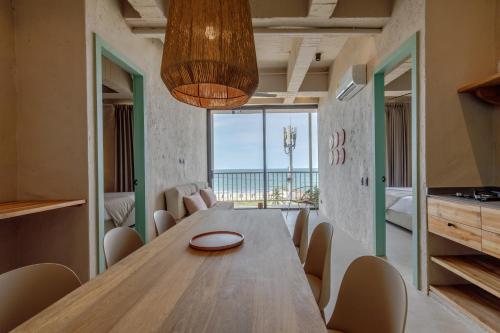 a dining room with a large wooden table and chairs at Bondo Estudio in Cartagena de Indias