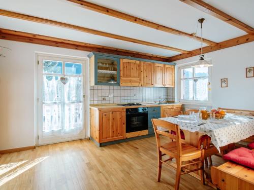Dapur atau dapur kecil di Apartment Casa Bucci by Interhome