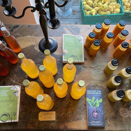 a bunch of bottles of orange juice on a table at Gasthof zum grünen Baum in Boitzenburg
